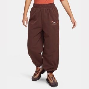 NWT. NIKE Women’s Swoosh Woven Jogger